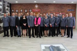 Zdjęcie grupowe uczestników uroczystości wręczenia odznaczeń &quot;Zasłużony Honorowy Dawca Krwi&quot; w KWP w Poznaniu.